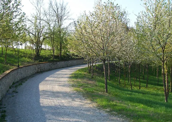 Tenuta Larenzania Hotell Dogliani